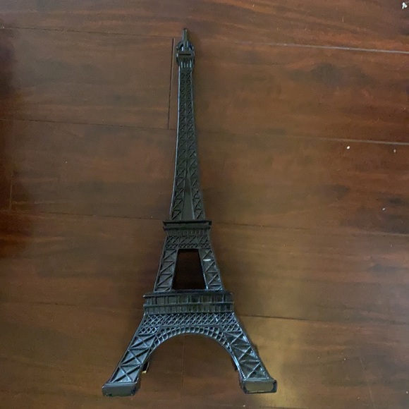 COPY - Eiffel tower and French bulldog statue. - Picture 2 of 3